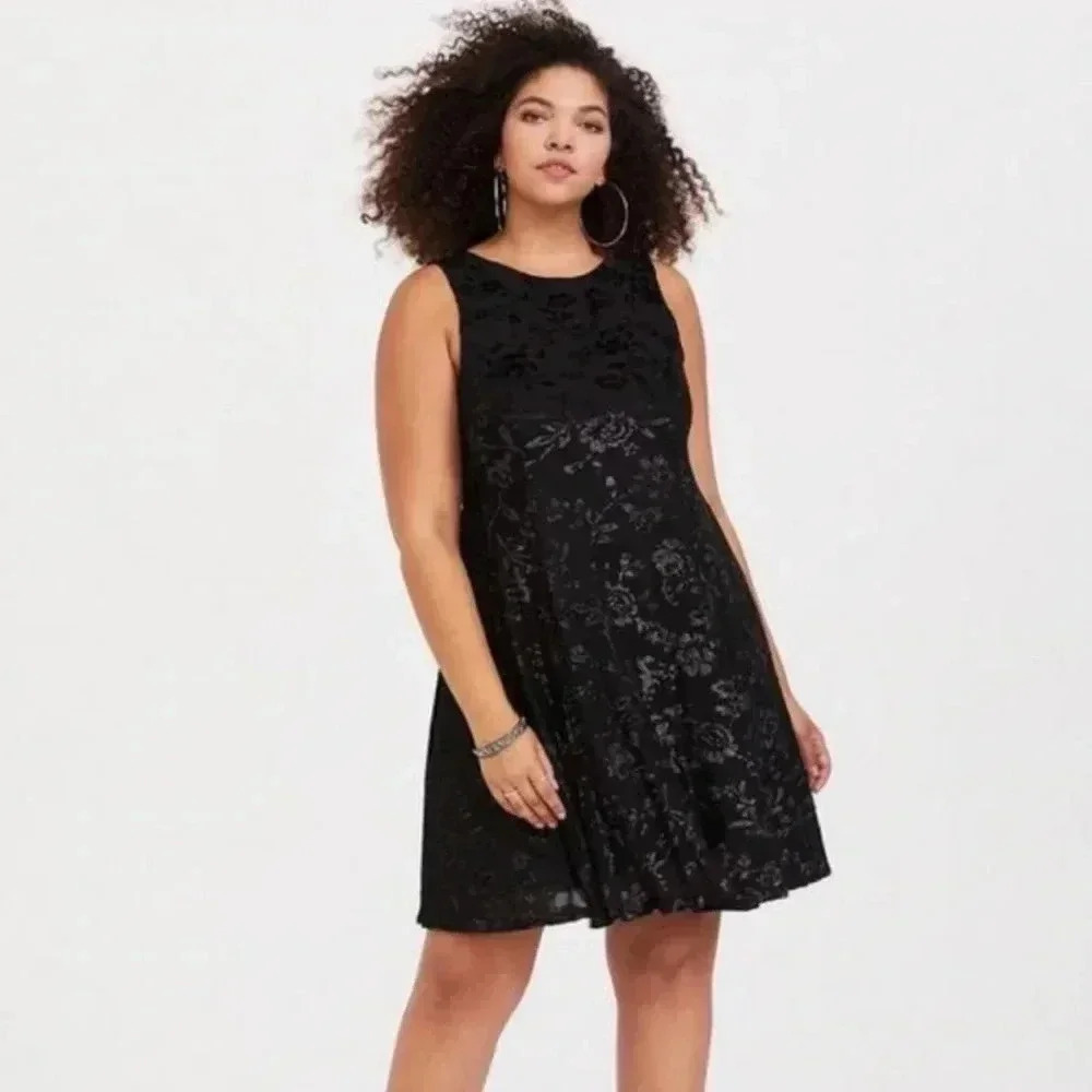 Torrid Black/Silver Mini Poly Floral Print Trapeze Dress ‎ 00
